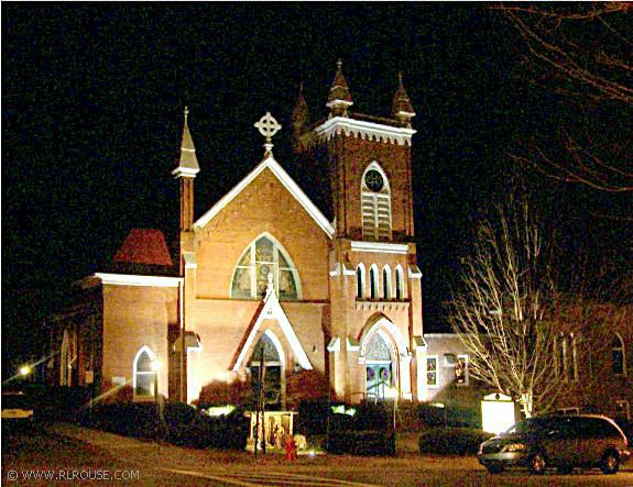 A nighttime view of Abingdon United Methodist Church.