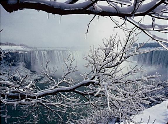 Wintery scene at Niagara Falls.